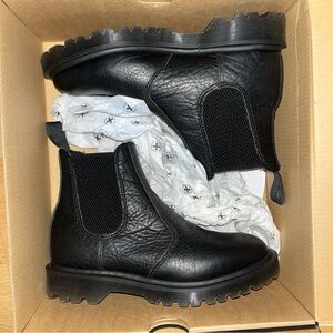 Dr. Martens 2976 INUCK CHELSEA BOOTS in Black Size 5